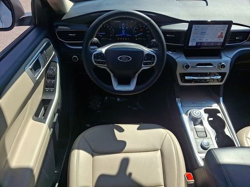 Used 2024 Ford Explorer XLT w/ Equipment Group 202A AWD/4WD image 13