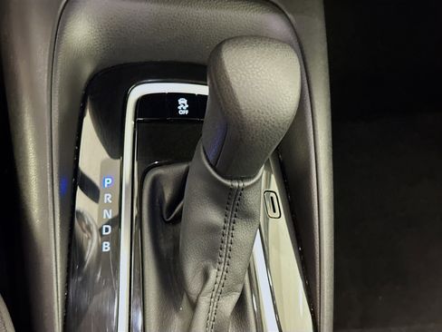 Used 2025 Toyota Corolla LE image 25