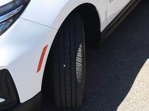 Used 2024 Chevrolet Equinox LS image 43