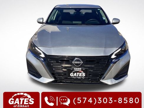 Used 2023 Nissan Altima 2.5 SV image 2