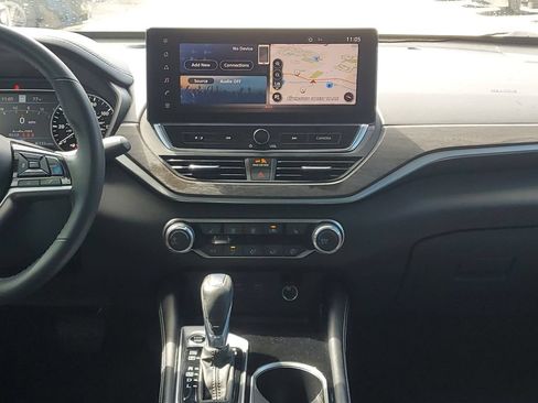 Used 2023 Nissan Altima 2.5 SV w/ SV Premium Package FWD image 18