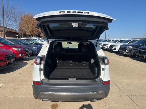 Used 2019 Jeep Cherokee Limited image 9