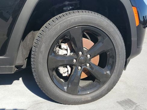 New 2025 Jeep Grand Cherokee L Limited w/ Black Appearance Package image 7