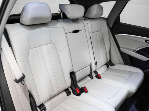 Certified 2025 Audi Q5 Premium w/ Convenience Package image 11