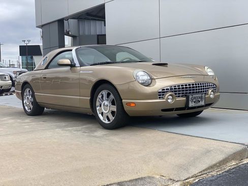 Used 2005 Ford Thunderbird image 2