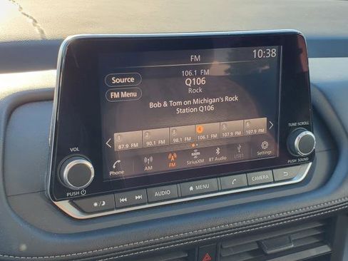 Used 2024 Nissan Rogue S image 17