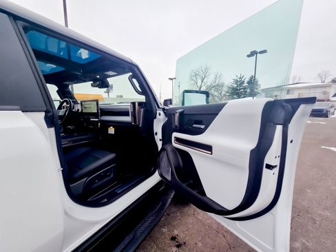 Used 2024 GMC Hummer EV 2X w/ LPO, Illumination Package image 43