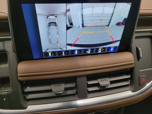 Used 2022 Chevrolet Suburban High Country AWD/4WD image 15