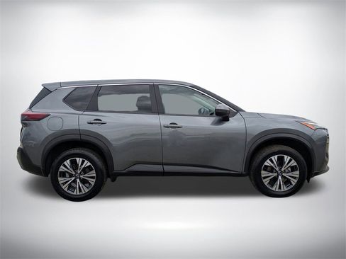 Used 2023 Nissan Rogue SV image 2