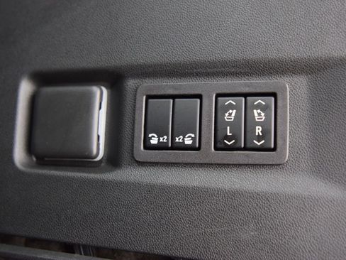 Used 2024 Chevrolet Tahoe High Country AWD/4WD image 23