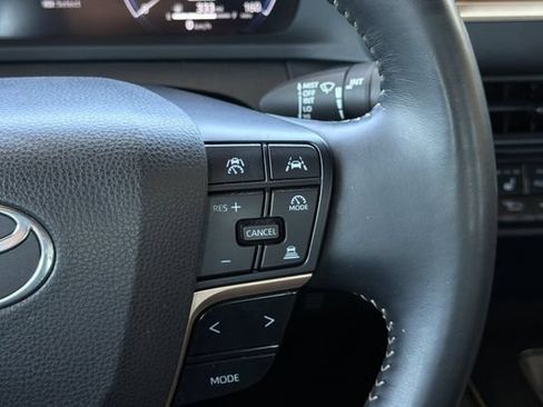 Used 2024 Toyota Crown AWD/4WD image 28
