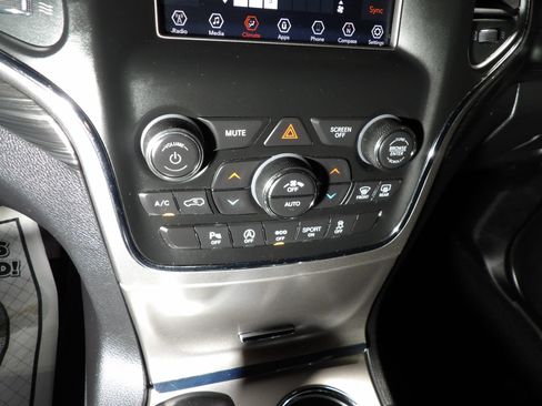 Used 2020 Jeep Grand Cherokee Laredo AWD/4WD image 16