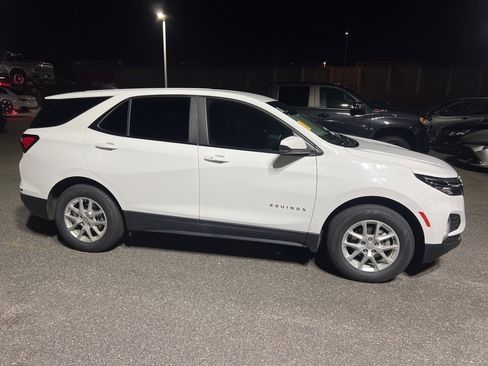 Used 2023 Chevrolet Equinox LT image 5