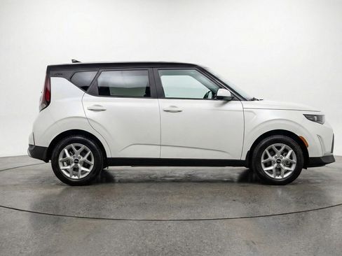 Used 2025 Kia Soul LX w/ LX Technology Package image 11