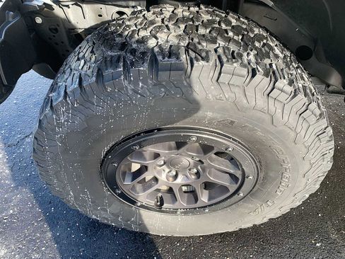 Used 2023 Jeep Wrangler Unlimited Sport image 32