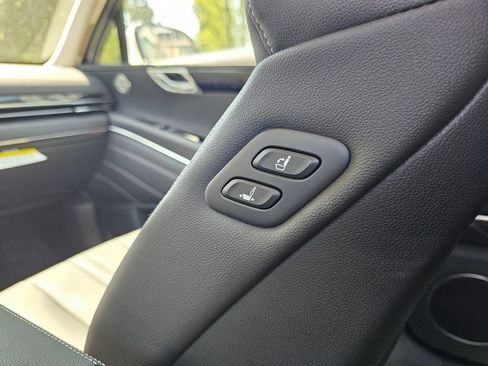 Used 2025 Genesis GV80 2.5T Standard AWD/4WD image 18
