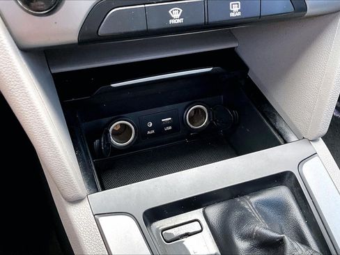 Used 2017 Hyundai Elantra SE FWD image 23