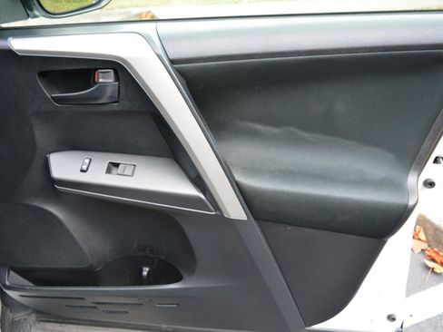Used 2016 Toyota RAV4 LE FWD image 16