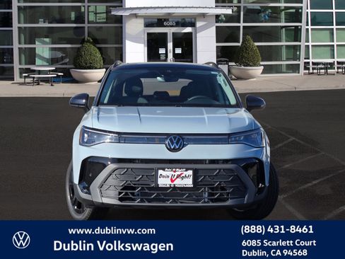 New 2026 Volkswagen Taos SE FWD image 2