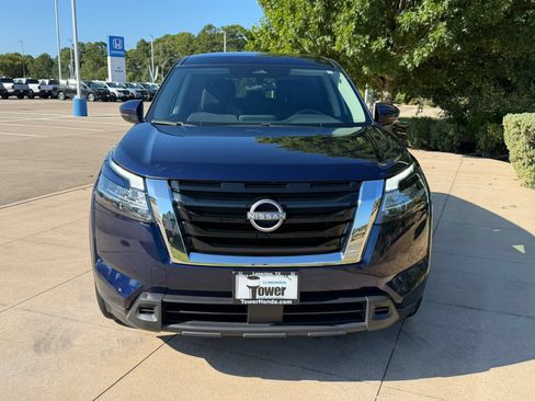 Used 2022 Nissan Pathfinder S FWD image 2