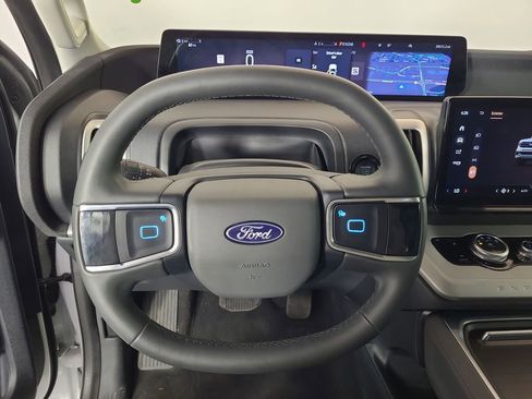 Used 2025 Ford Expedition Active image 11