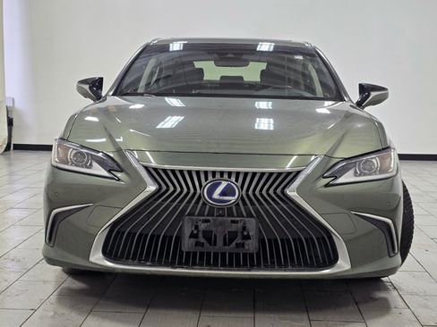 Used 2019 Lexus ES 300h w/ Accessory Package 2 image 11