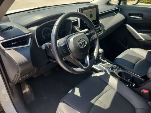 Used 2025 Toyota Corolla Cross XLE FWD image 15