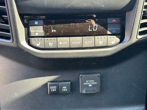 Used 2024 Toyota Sequoia Platinum AWD/4WD image 15