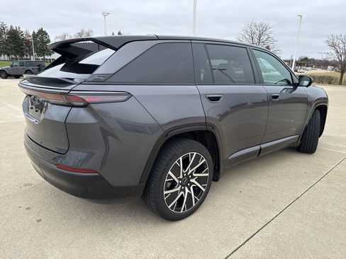 Used 2025 Jeep Wagoneer S Limited AWD/4WD image 3