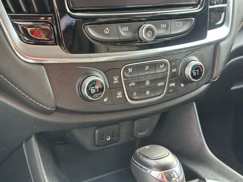 Used 2020 Chevrolet Traverse LT w/ Driver Confidence II Package image 10