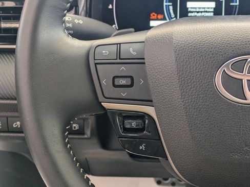 Used 2025 Toyota Camry SE image 19