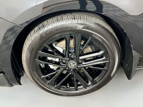 Used 2025 Toyota Camry SE image 31