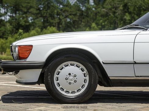 Used 1988 Mercedes-Benz 560 SL image 2