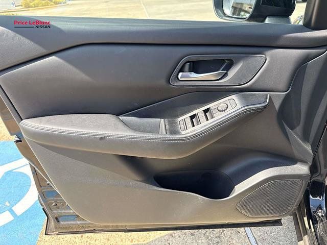 Certified 2024 Nissan Rogue SV FWD image 18