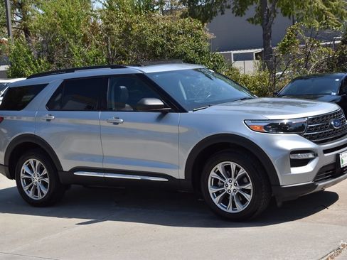 Used 2023 Ford Explorer XLT w/ Equipment Group 202A AWD/4WD image 5