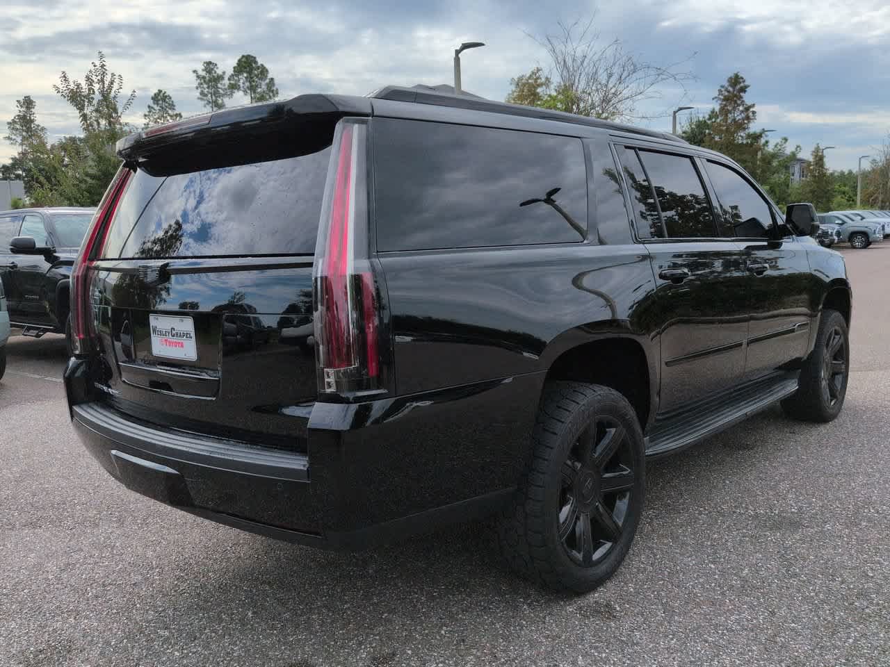 Used 2016 Cadillac Escalade ESV Luxury AWD/4WD image 6