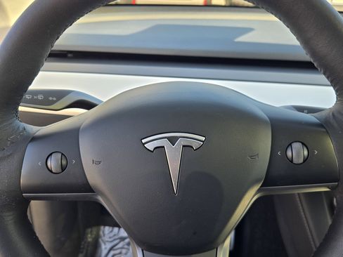 Used 2022 Tesla Model Y Performance AWD/4WD image 22
