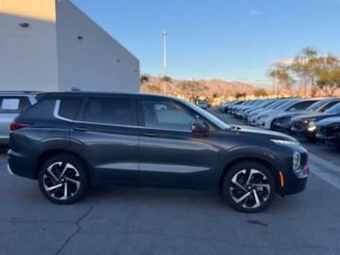 Used 2024 Mitsubishi Outlander SE image 4