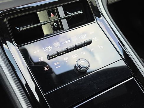 Used 2024 Porsche Panamera w/ Premium Package RWD image 29