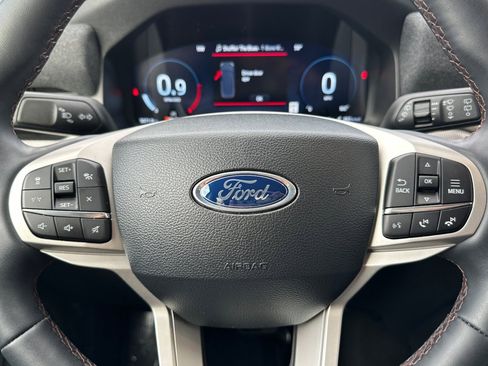 Used 2025 Ford Explorer Active w/ Active Comfort Package image 23