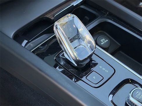 Used 2023 Volvo XC60 B5 Ultimate w/ Climate Package image 31