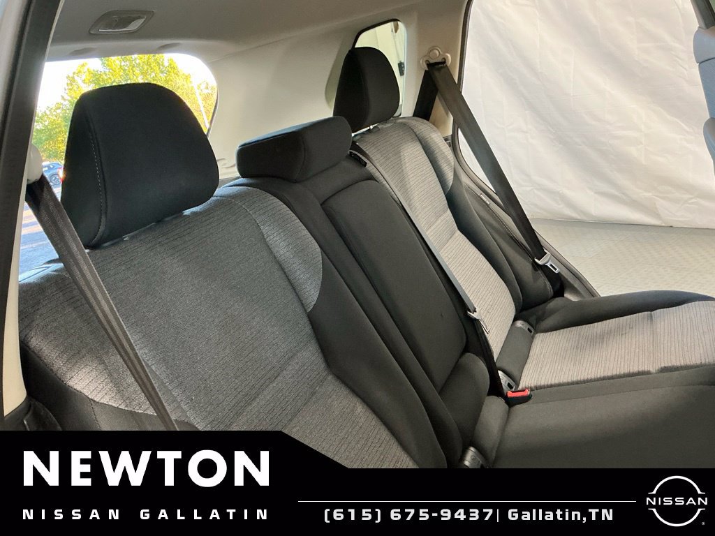 Used 2022 Nissan Rogue SV FWD image 17