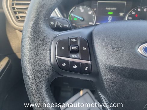 Used 2021 Ford Escape SE image 17