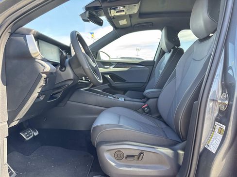 Used 2025 Volkswagen Tiguan SE R-Line image 21