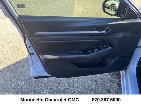 Used 2024 Nissan Altima 2.5 SR image 10