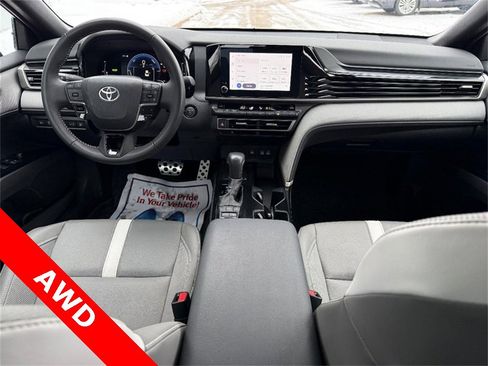 Used 2025 Toyota Camry SE image 13