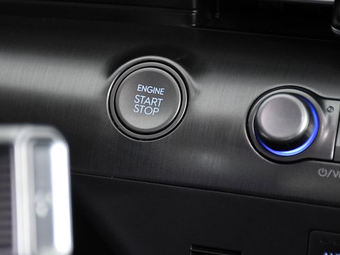 Used 2024 Hyundai Kona Limited image 18