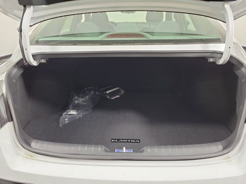 New 2025 Hyundai Elantra SEL image 36