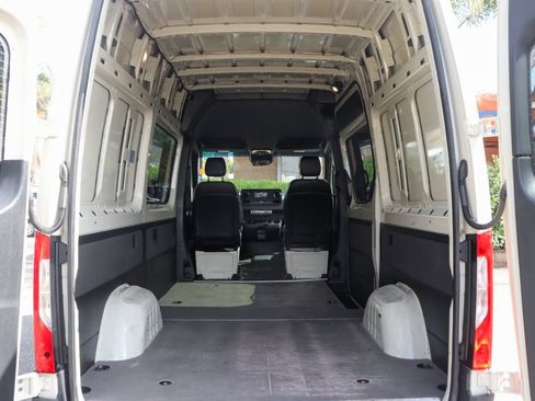 Used 2023 Mercedes-Benz Sprinter 2500 image 8