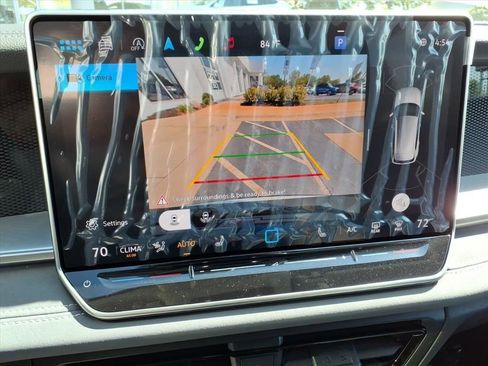 New 2025 Volkswagen Tiguan SE image 10